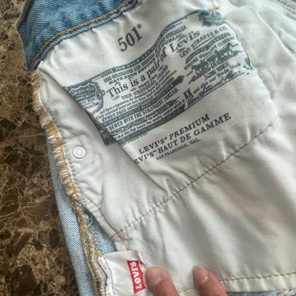 LEVI’S 501 SHORTS DENIM DISTRESSED PREMIUM SZ 26 GRUNGE RIPPED RUGGED AESTHETIC - Picture 5 of 16